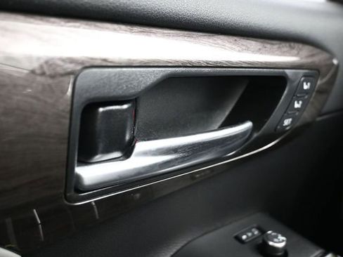 Used 2023 Toyota Highlander Platinum image 30