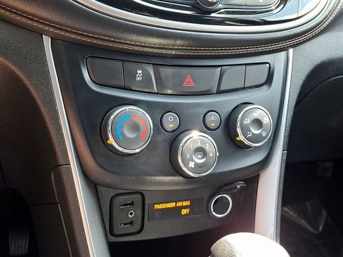 Certified 2020 Chevrolet Trax LT w/ LT Convenience Package FWD image 15