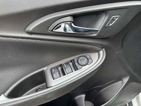 Used 2021 Chevrolet Malibu RS FWD image 18