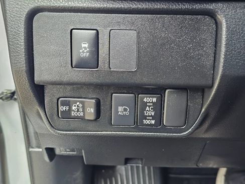 Used 2021 Toyota Tacoma TRD Off-Road AWD/4WD image 32