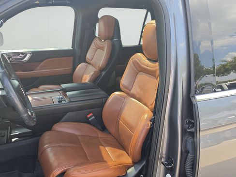 Used 2021 Lincoln Navigator L Reserve w/ Luxury Package AWD/4WD image 9