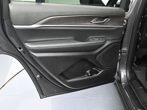 New 2025 Jeep Grand Cherokee L Limited image 24