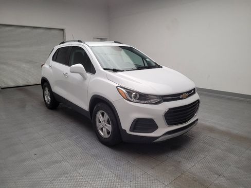 Used 2020 Chevrolet Trax LT w/ LT Convenience Package FWD image 13