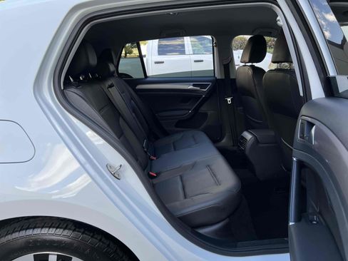 Used 2015 Volkswagen e-Golf SEL Premium image 57