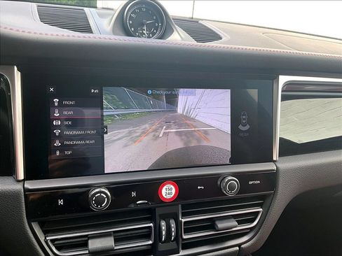 Certified 2024 Porsche Macan AWD/4WD image 26