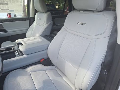 New 2025 Ford Expedition Platinum w/ Driver's Package image 13