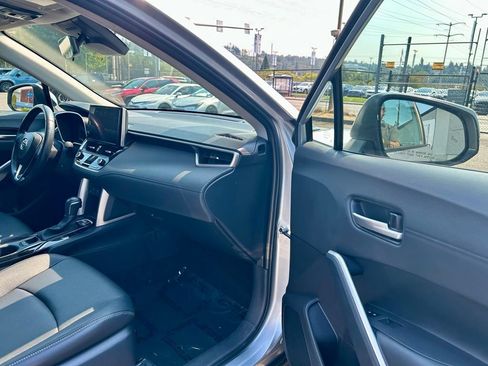 Certified 2024 Toyota Corolla Cross XLE FWD image 15