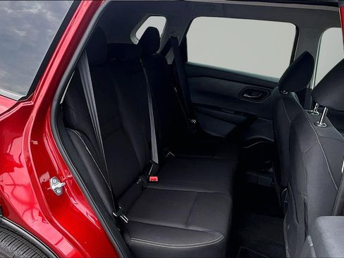 Used 2025 Nissan Rogue S FWD image 18