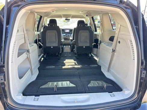 Used 2024 Chrysler Voyager LX FWD image 17
