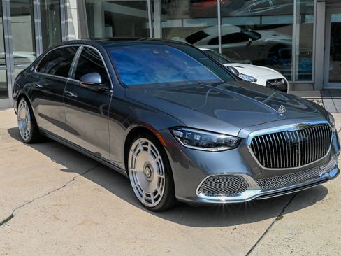 Used 2023 Mercedes-Benz Maybach S 680 4MATIC w/ Manufaktur Leather Package image 3