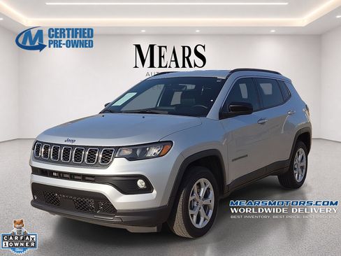 Used 2024 Jeep Compass Latitude AWD/4WD image 1