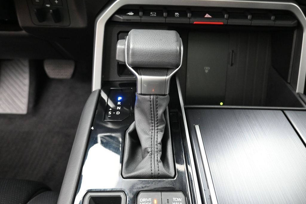Used 2025 Toyota Sequoia Platinum AWD/4WD image 25