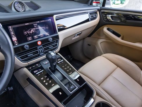 Certified 2026 Porsche Macan AWD/4WD image 47