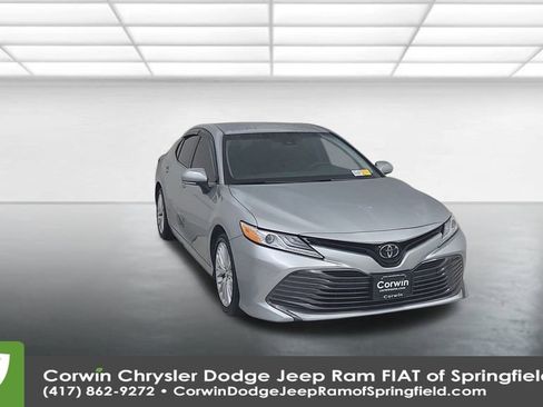 Used 2018 Toyota Camry XLE image 4