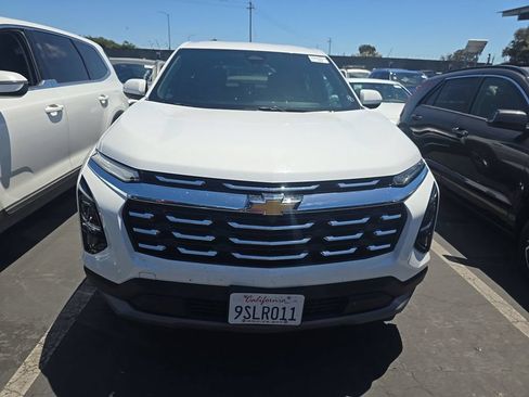 Used 2025 Chevrolet Equinox LT AWD/4WD image 3