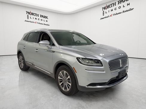 Used 2023 Lincoln Nautilus FWD w/ Premium Package image 7