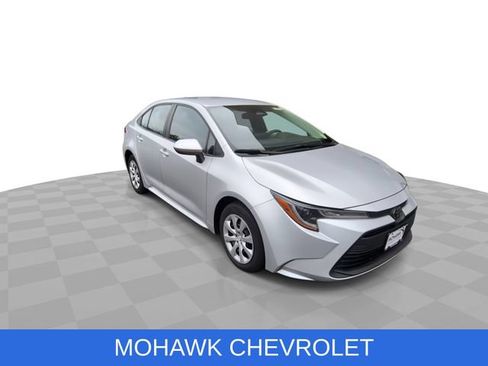 Used 2024 Toyota Corolla LE FWD image 2