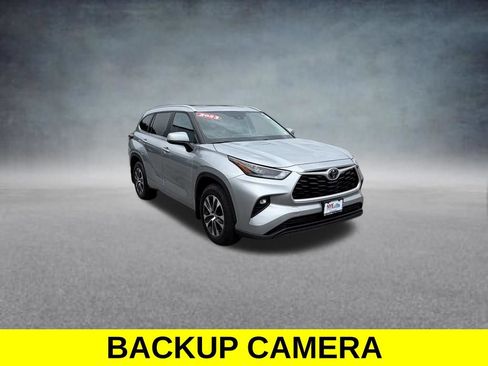 Used 2023 Toyota Highlander XLE AWD/4WD image 8
