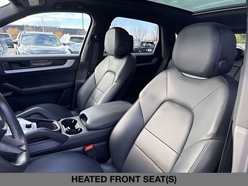 Used 2024 Porsche Cayenne w/ Premium Package AWD/4WD image 20