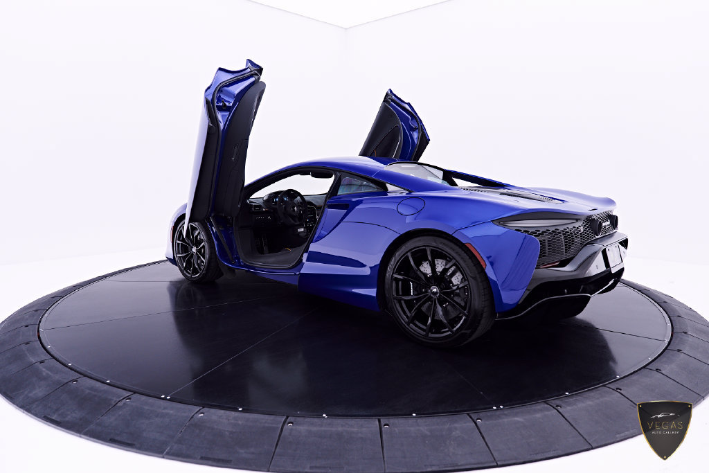 Used 2025 McLaren Artura RWD image 24