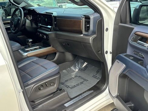 Used 2024 Chevrolet Silverado 1500 High Country image 31