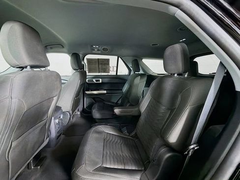 Used 2021 Ford Explorer XLT RWD image 28