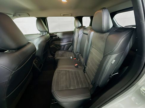 Used 2024 Mitsubishi Outlander SE image 27