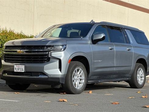 Used 2024 Chevrolet Suburban LT image 8