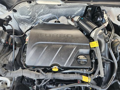 Used 2025 Chevrolet Trax LT FWD image 32