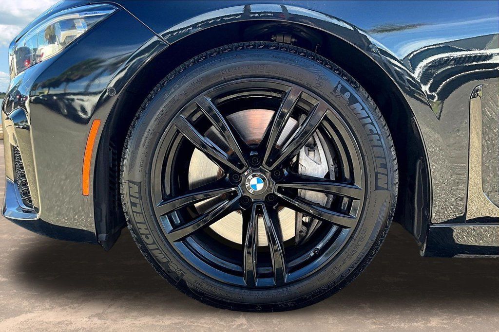 Used 2021 BMW 750i xDrive w/ Executive Package AWD/4WD image 34