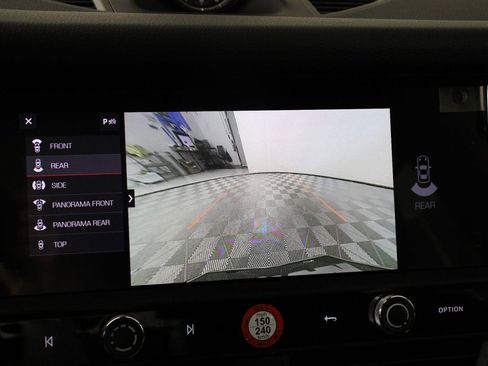 Certified 2026 Porsche Macan image 17