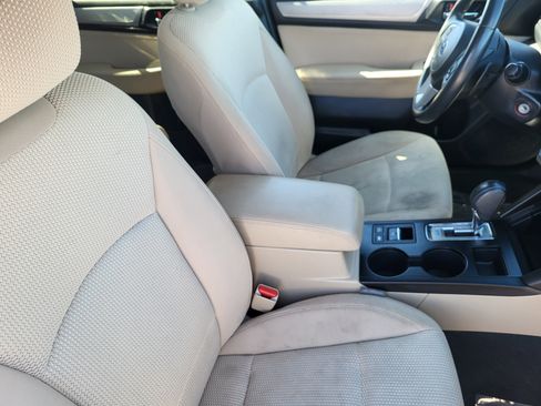 Used 2017 Subaru Outback 2.5i Premium image 13