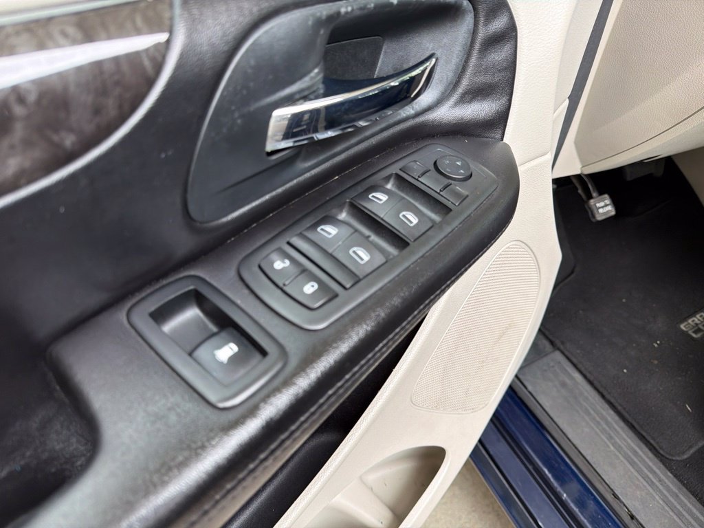 Used 2013 Dodge Grand Caravan SE FWD image 31