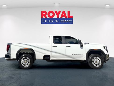 Used 2024 GMC Sierra 2500 Pro w/ Convenience Package image 2