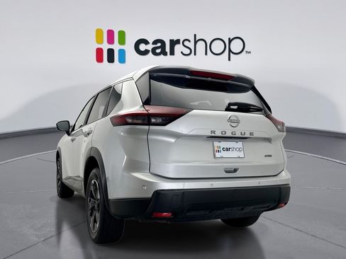 Used 2025 Nissan Rogue SV AWD/4WD image 3
