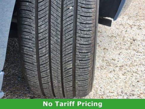 Used 2025 Nissan Sentra SR w/ SR Premium Package image 9