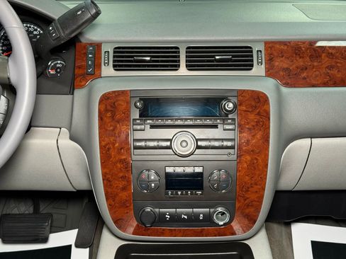 Used 2012 Chevrolet Suburban LT image 31