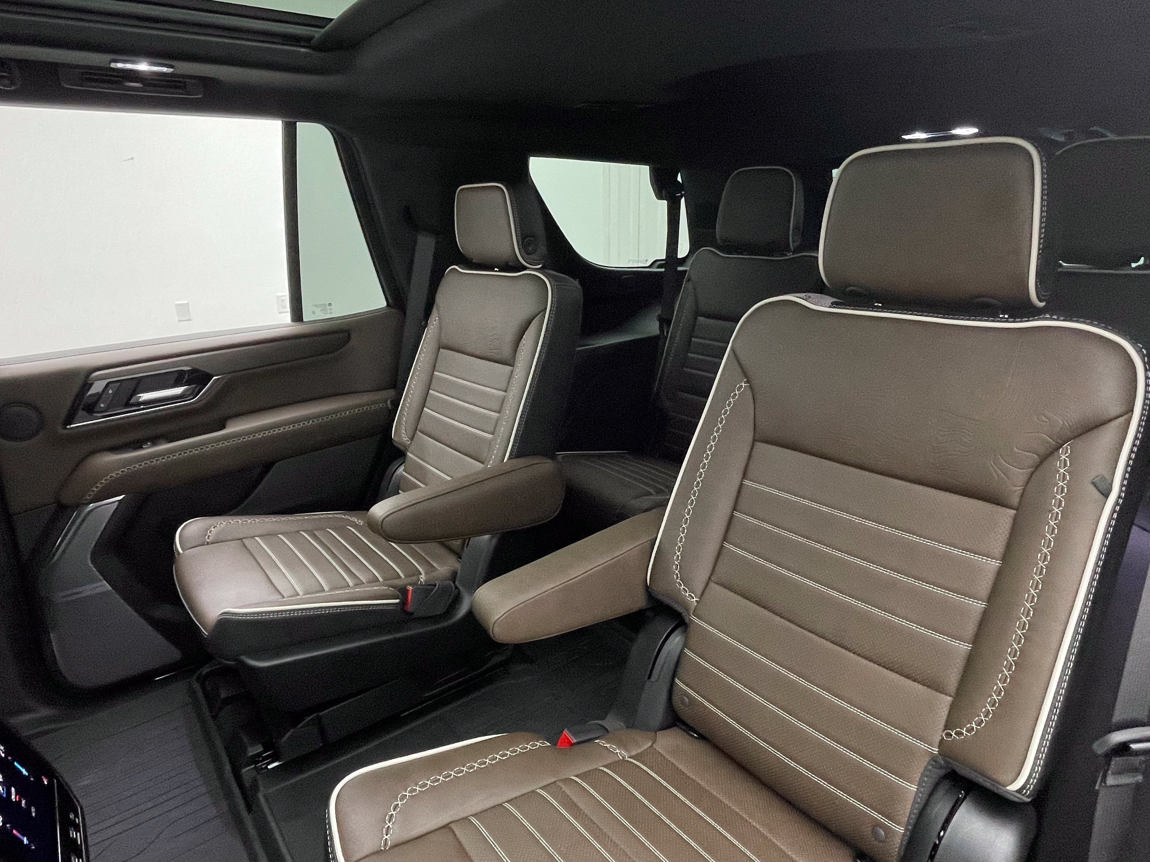 Used 2026 GMC Yukon Denali Ultimate w/ LPO, Floor Liner Package AWD/4WD image 52