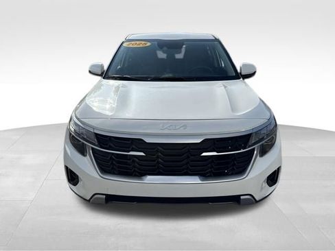 Used 2025 Kia Seltos LX AWD/4WD image 2