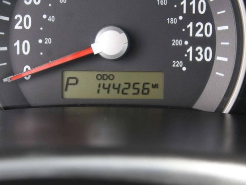 Used 2008 Kia Sedona w/ Convenience Pkg FWD image 11
