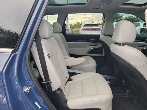 Used 2024 Kia Telluride SX w/ Towing Package FWD image 8