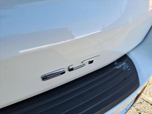 Used 2023 GMC Yukon SLT w/ SLT Luxury Package image 13