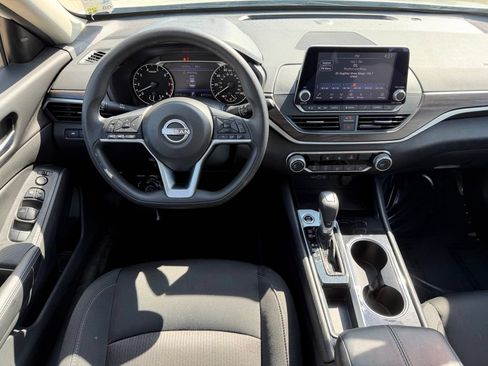 Used 2024 Nissan Altima 2.5 SV FWD image 16
