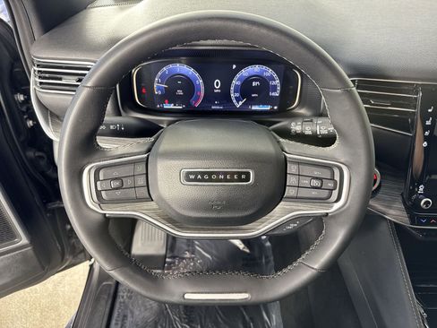 Used 2024 Jeep Wagoneer Series II w/ Flexible Seating Group image 11