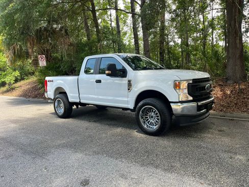 Used 2022 Ford F250 XL w/ Power Equipment Group AWD/4WD image 3