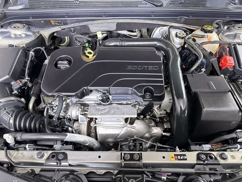 Used 2018 Chevrolet Malibu LT FWD image 31