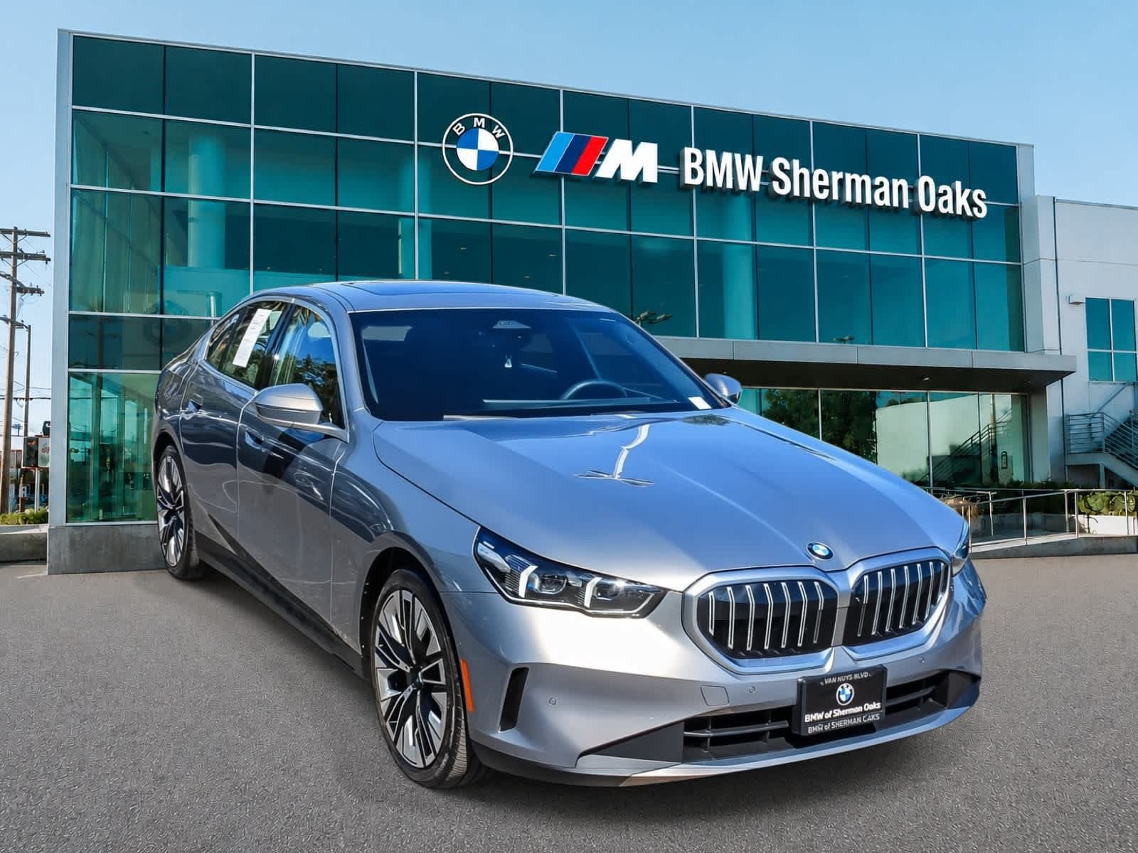 Used 2026 BMW 530i w/ Premium Package RWD image 4