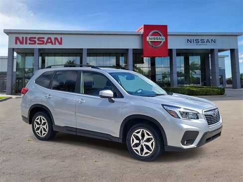Used 2021 Subaru Forester Premium image 2