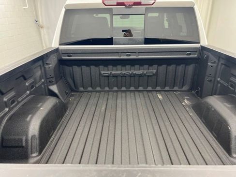 Used 2024 GMC Sierra 1500 Denali w/ Technology Package AWD/4WD image 8