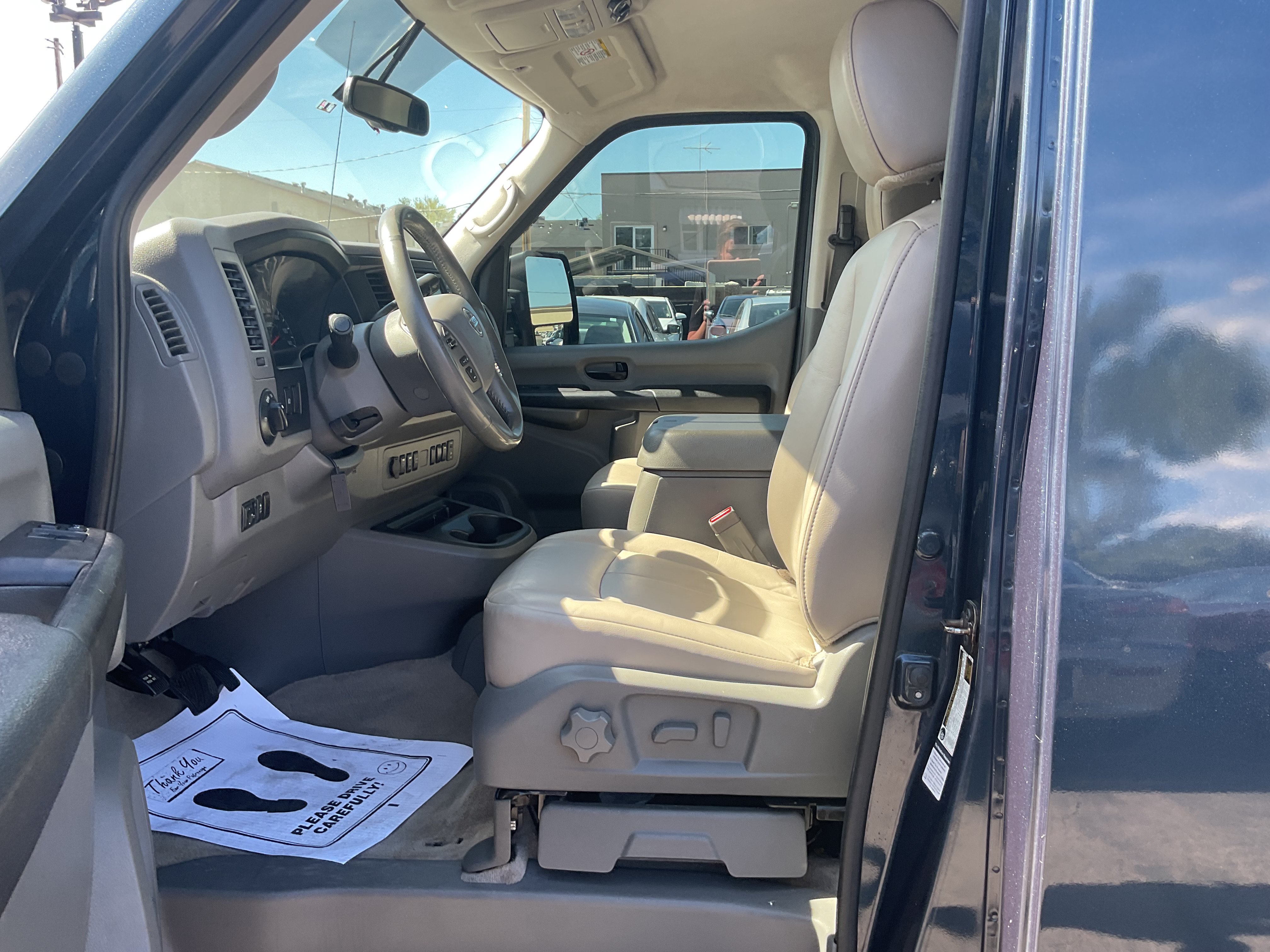 Used 2017 Nissan NV 3500 SL RWD image 10